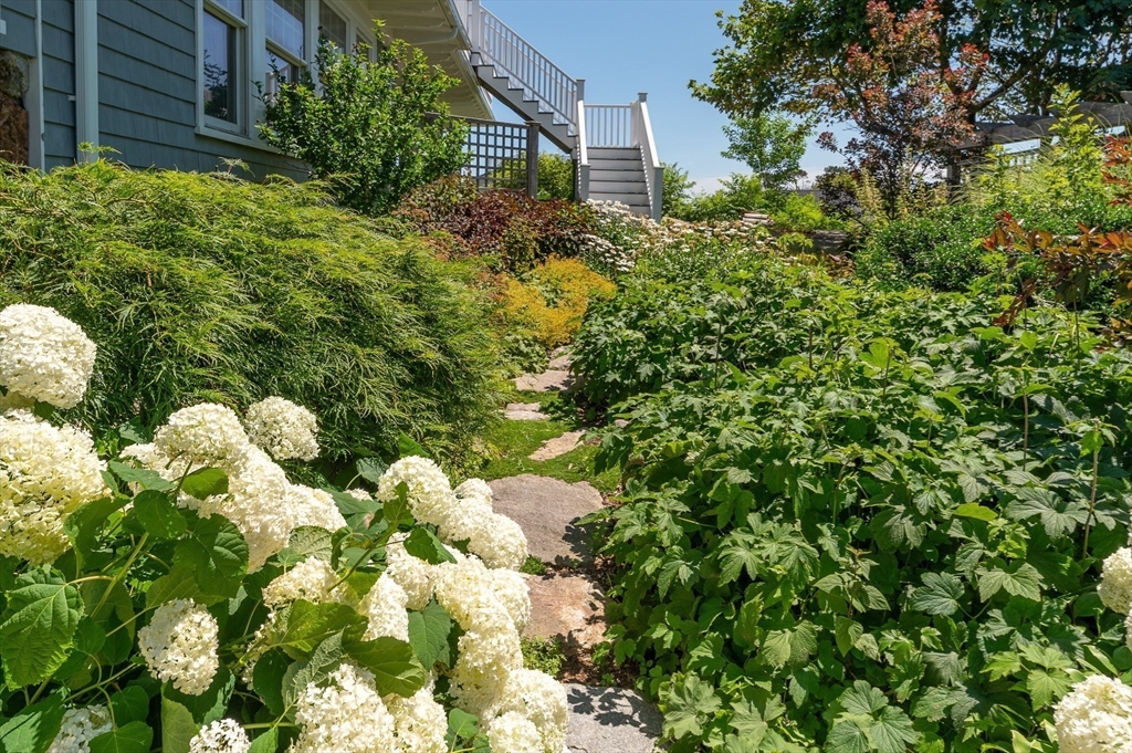 70 Grapevine Road, Unit B Gloucester, MA 01930 - Photo 18 of 38