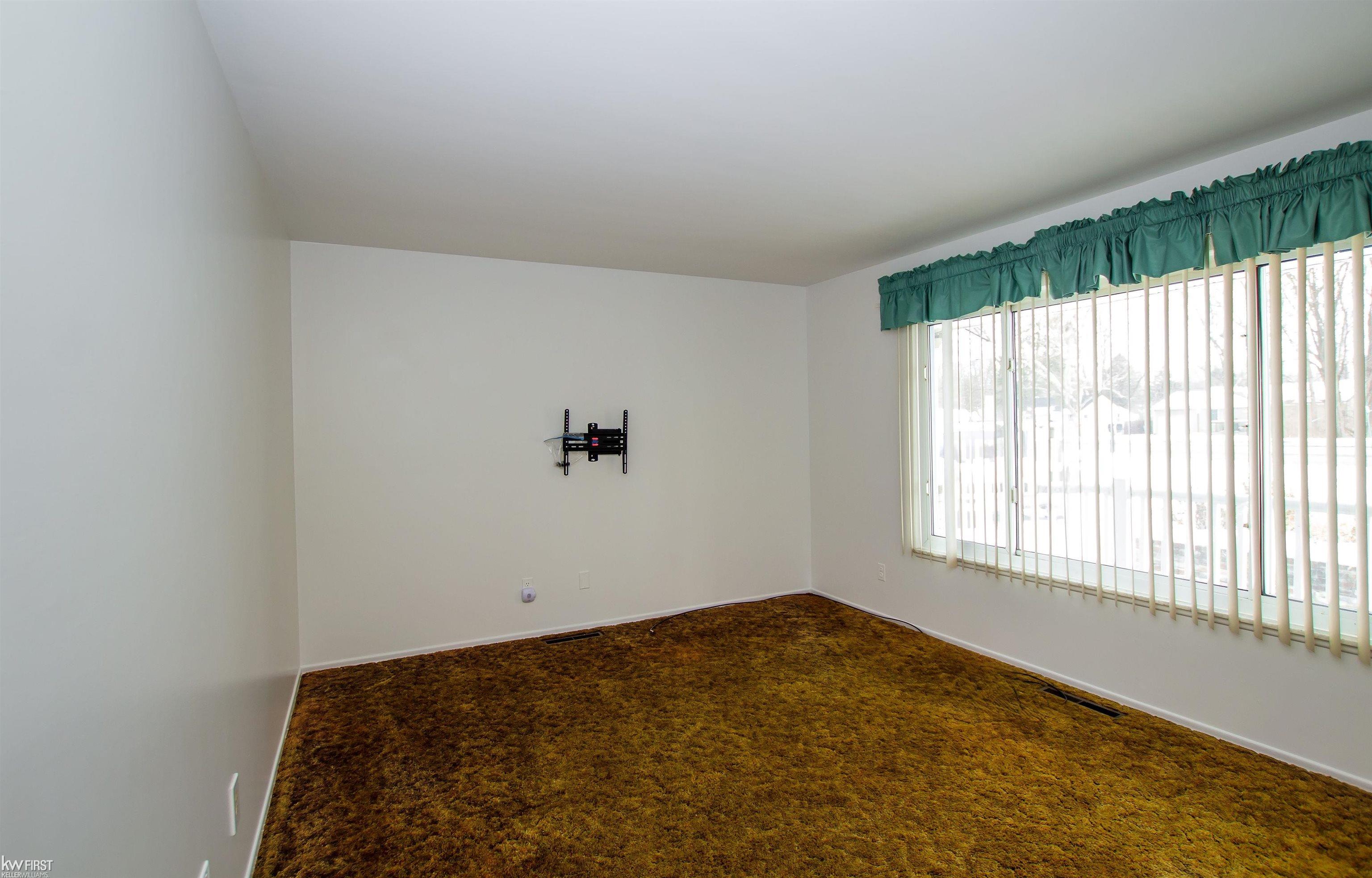 3527 North Genesee Road Flint, MI 48506 - Photo 2 of 27 50165356-af67e851-004f-4612-aa14-1d60ab7cc094.JPG
