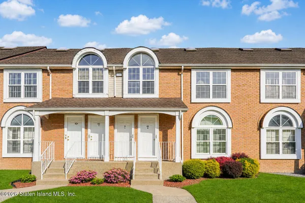 $499,999 | 41 Jennifer Place, Unit B | Bulls Head