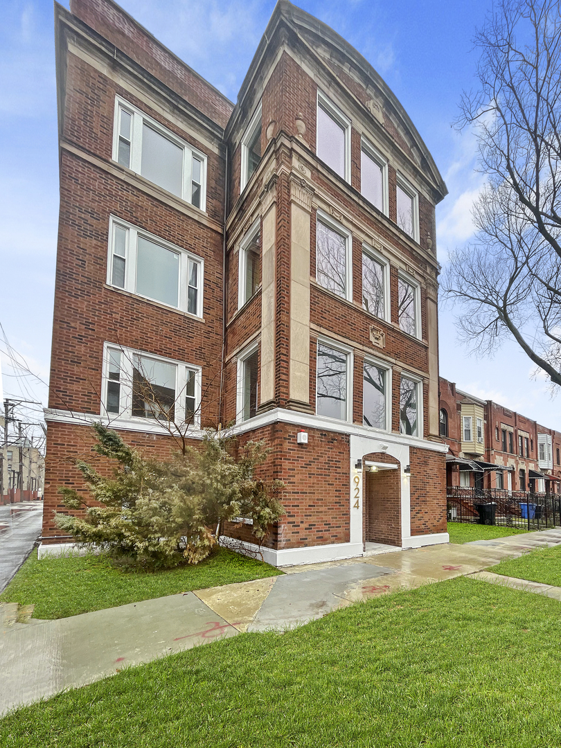 924 East 46th St Unit 2  