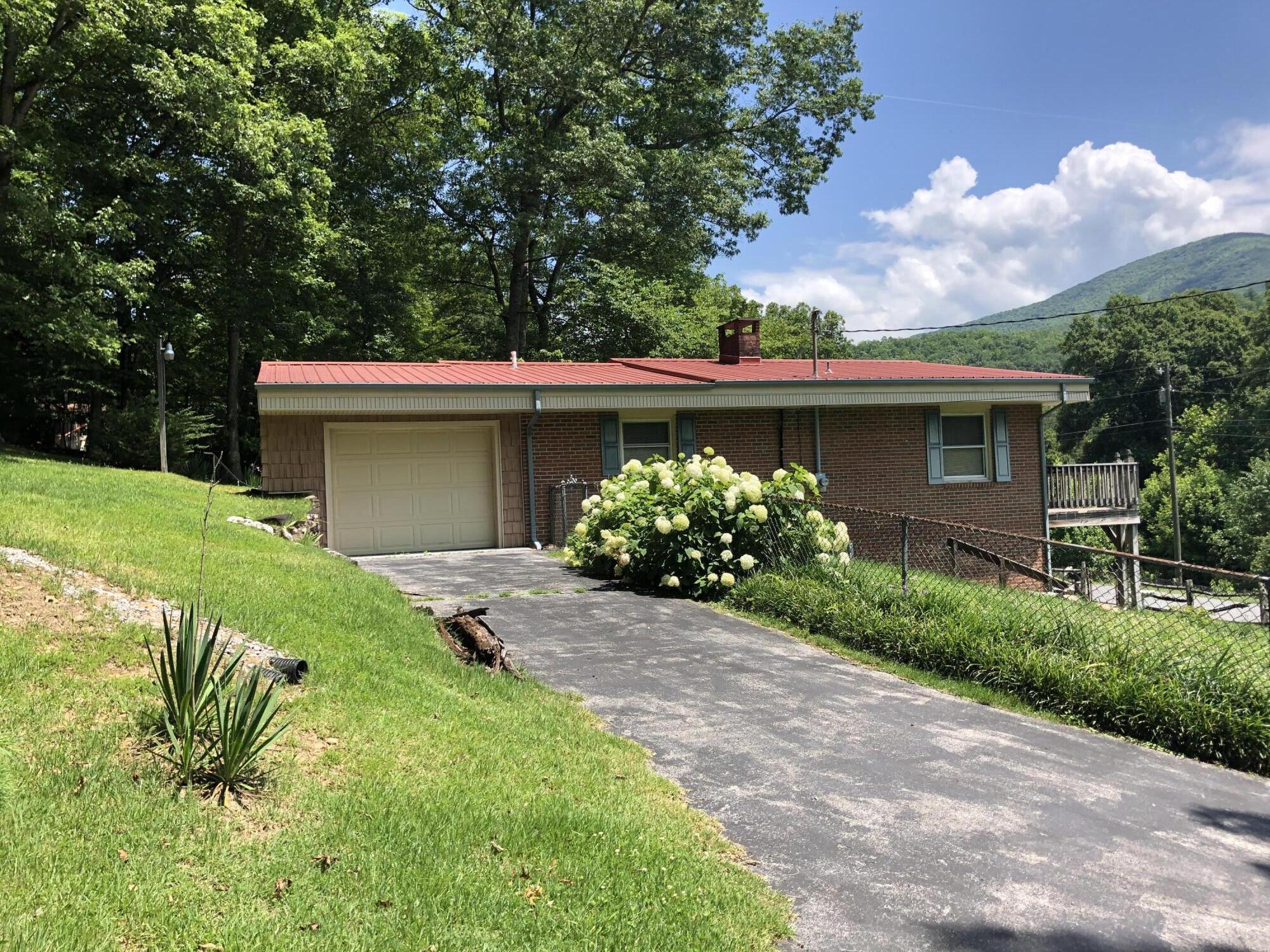 136 Jackson Road Unicoi, TN 37692 - Photo 4 of 57 F46AA886-6767-40A3-86D4-9D1088B6BC69