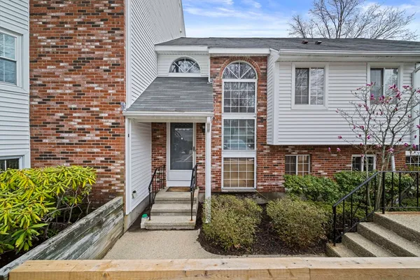 $449,900 | 121 Tall Oaks Drive, Unit B, Weymouth, MA 02190