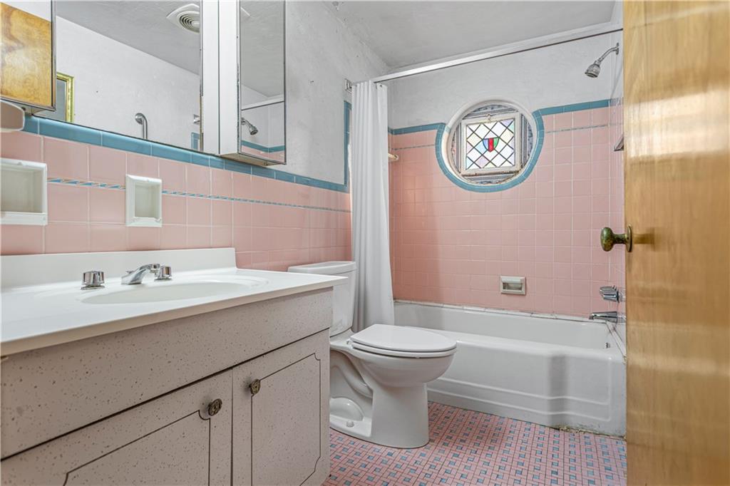 2038 Borland Road Pittsburgh, PA 15243 - Photo 20 of 25 a bathroom with a sink a toilet and a shower