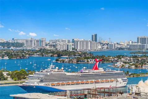 $800,000 | 244 Biscayne Boulevard, Unit 3702, Miami, FL 33132