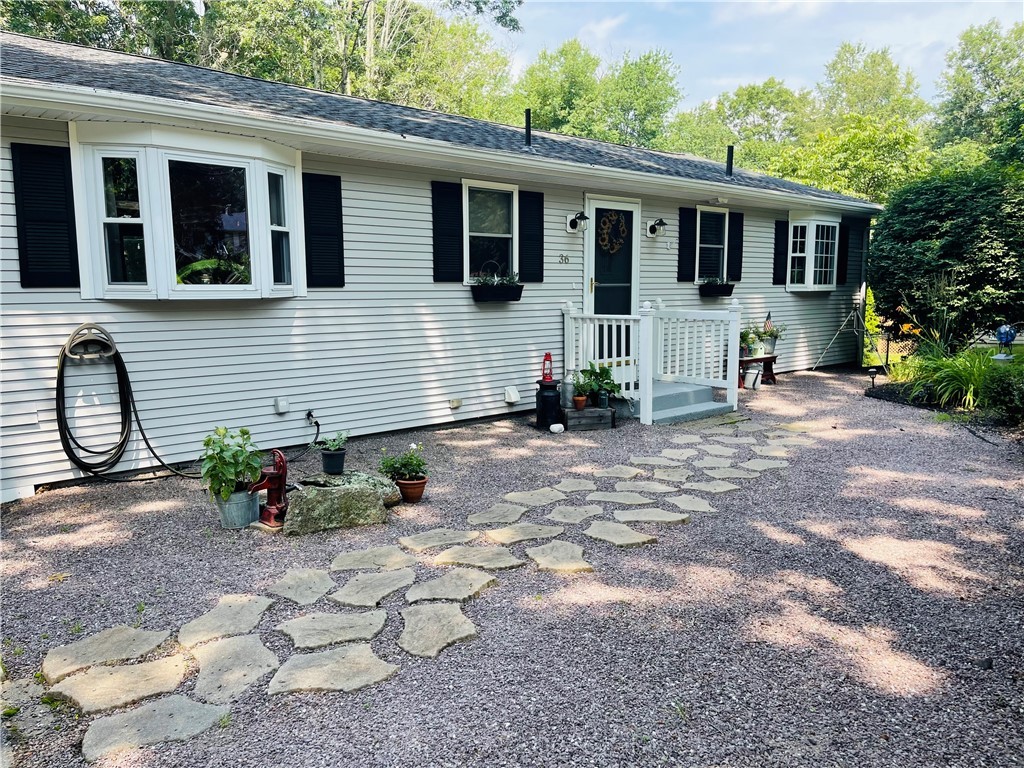 36 Colvintown Road Coventry, RI 02816 - Photo 3 of 21