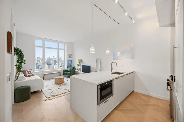 $986,000 | Undisclosed Address | Long Island City