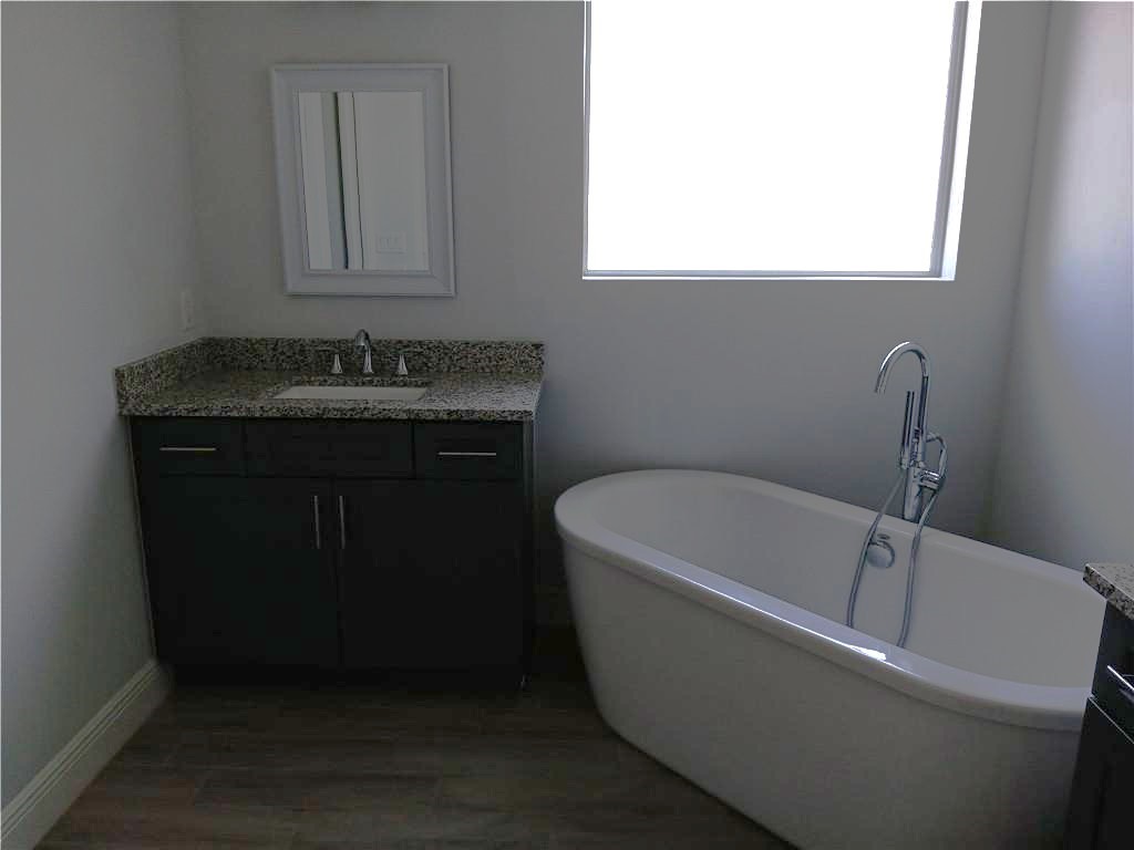 2121 Bridgehampton Terrace Vero Beach, FL 32966 - Photo 20 of 33 a bathroom with a bathtub and a sink