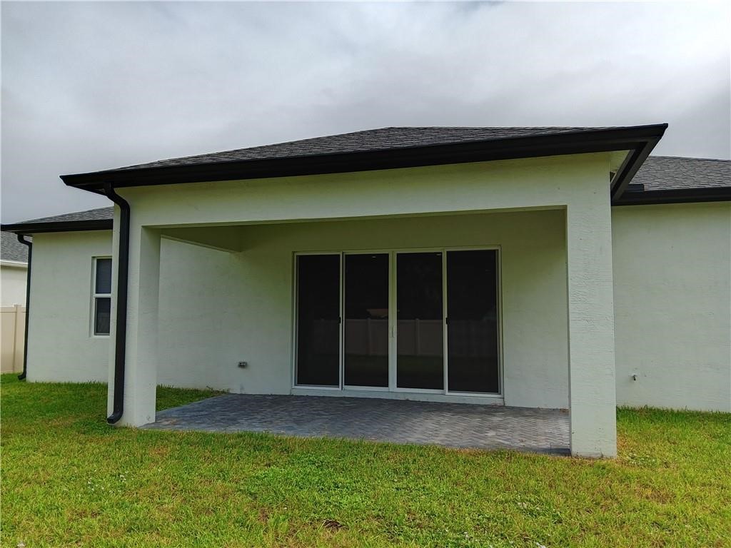 2121 Bridgehampton Terrace Vero Beach, FL 32966 - Photo 29 of 33 a front view of a house