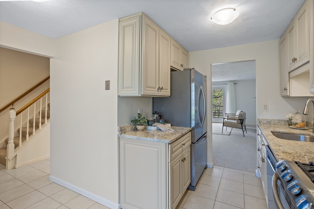1 Oak Ridge Drive, Unit 3 Maynard, MA 01754 - Photo 4 of 32 Gallery Image 4