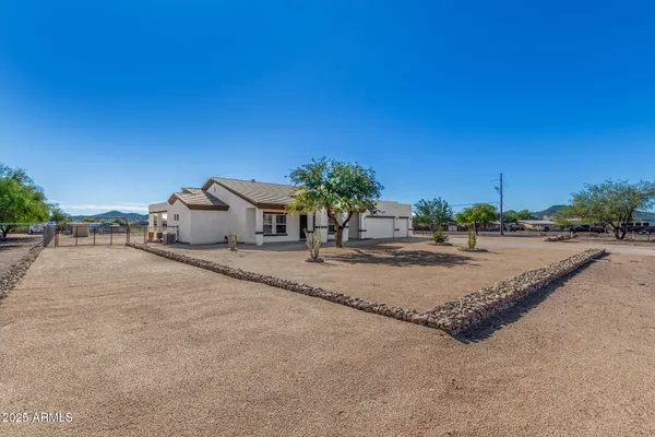 $899,900 | 711 East Cloud Road, Phoenix, AZ 85086