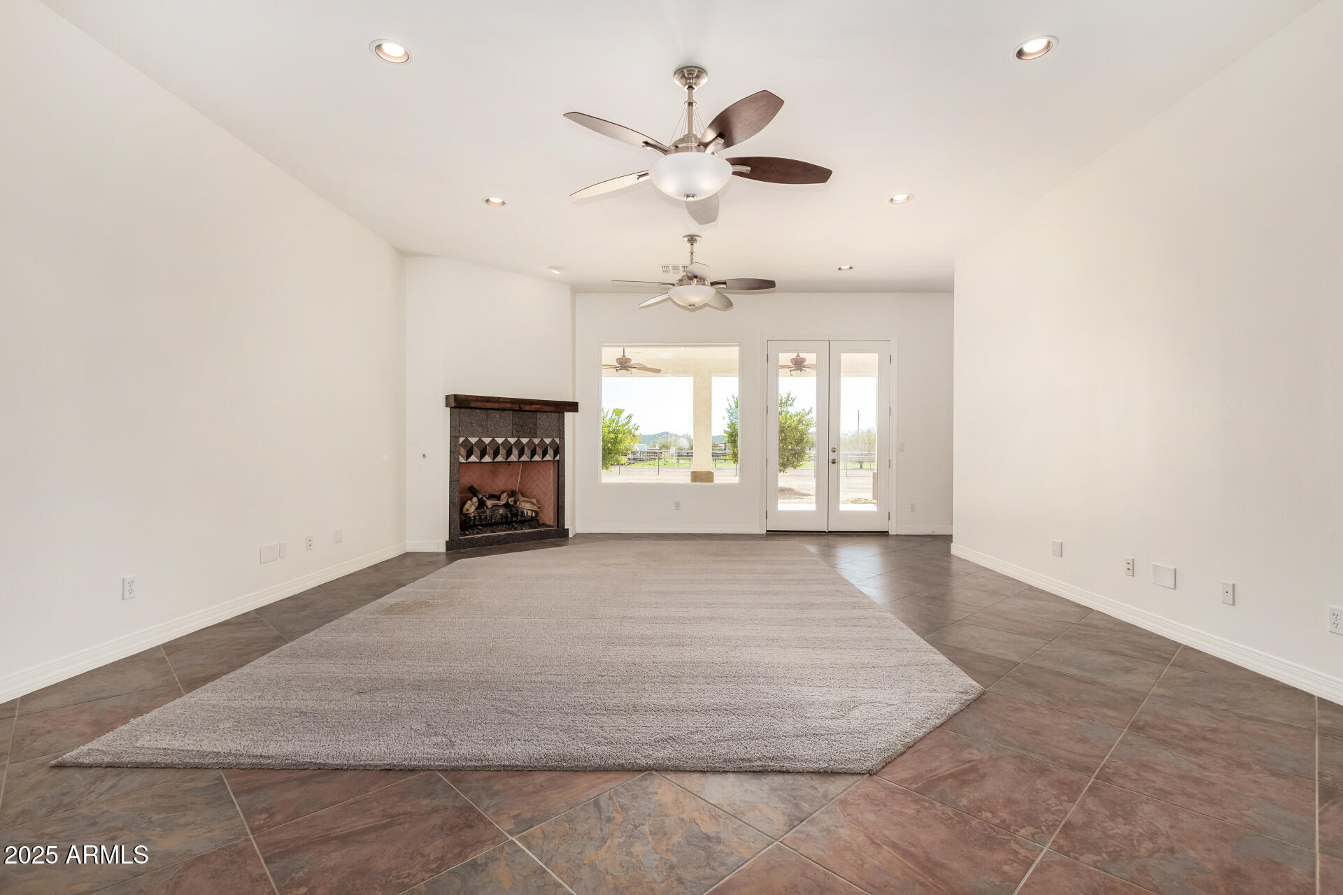 711 East Cloud Road Phoenix, AZ 85086 - Photo 15 of 61 Great room