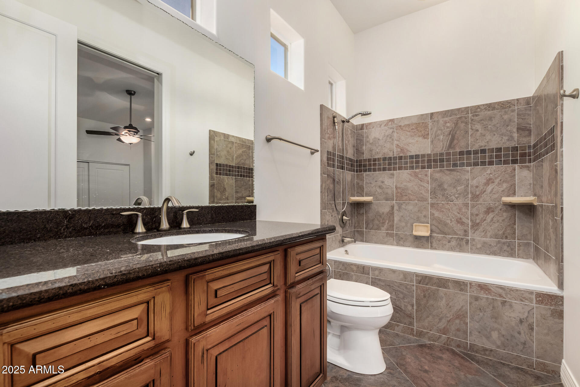 711 East Cloud Road Phoenix, AZ 85086 - Photo 28 of 61 Hall bathoom