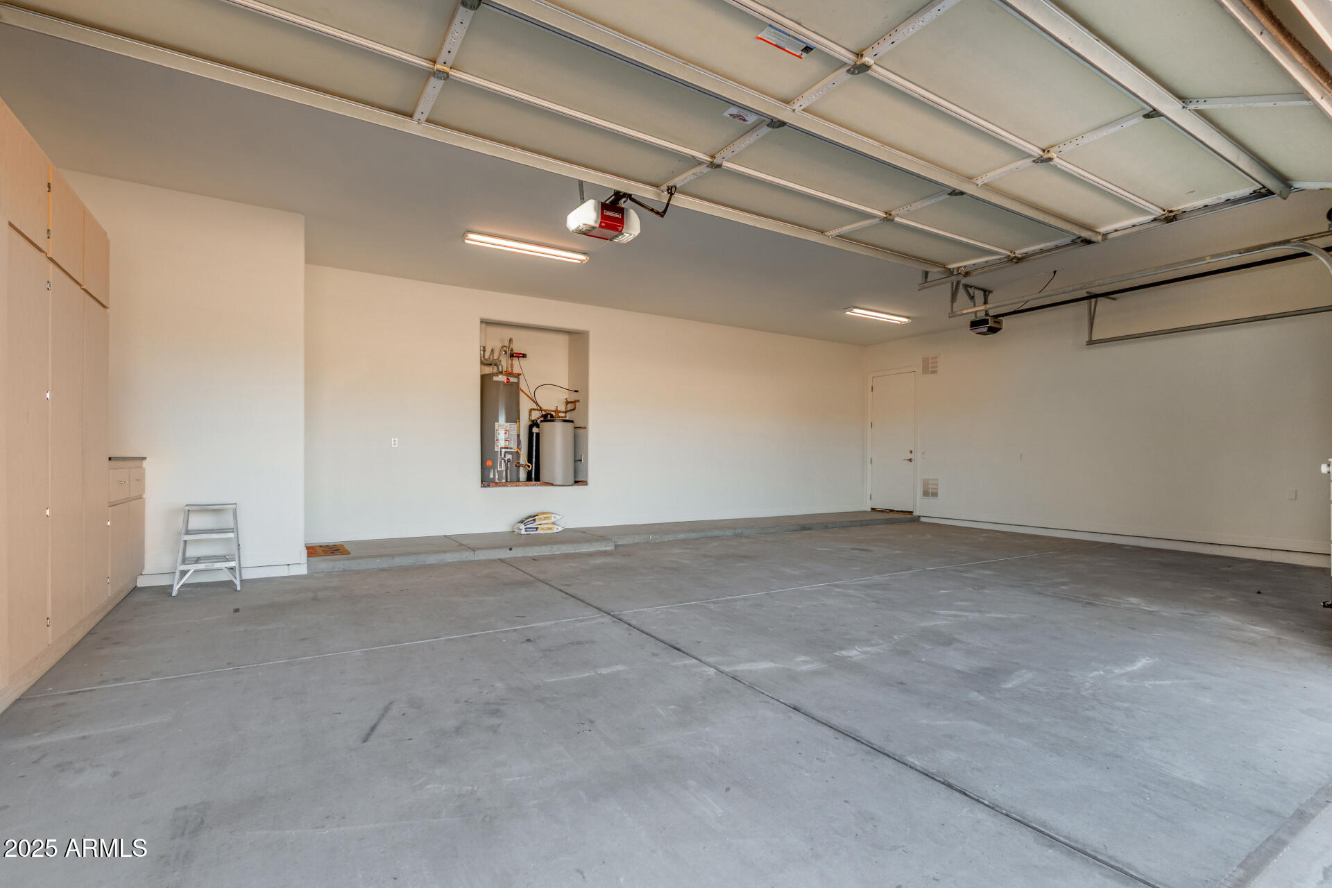 711 East Cloud Road Phoenix, AZ 85086 - Photo 36 of 61 Garage