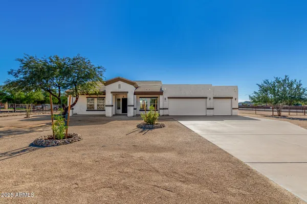 $899,900 | 711 East Cloud Road, Phoenix, AZ 85086