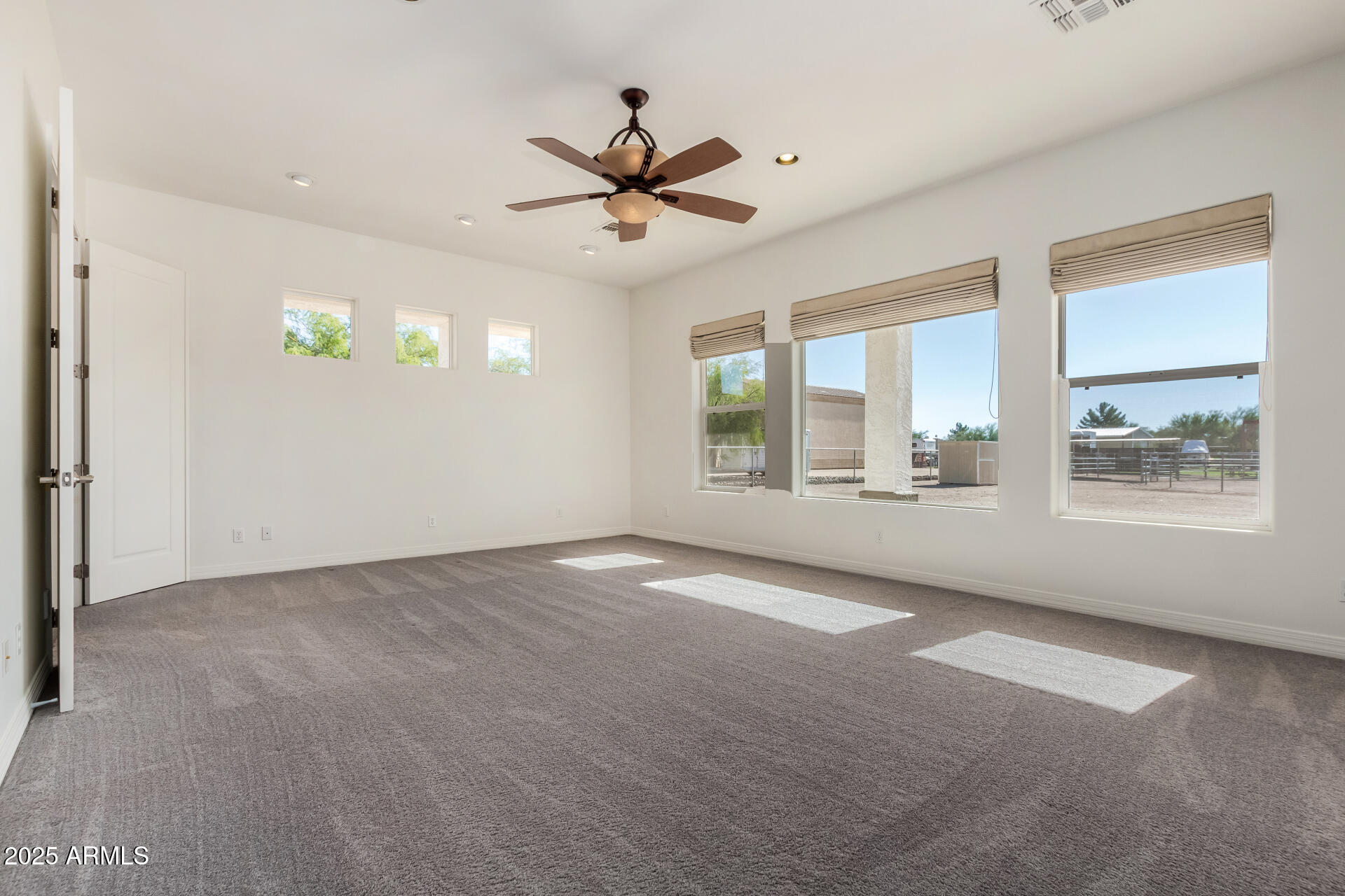 711 East Cloud Road Phoenix, AZ 85086 - Photo 9 of 61 Primary bedroom