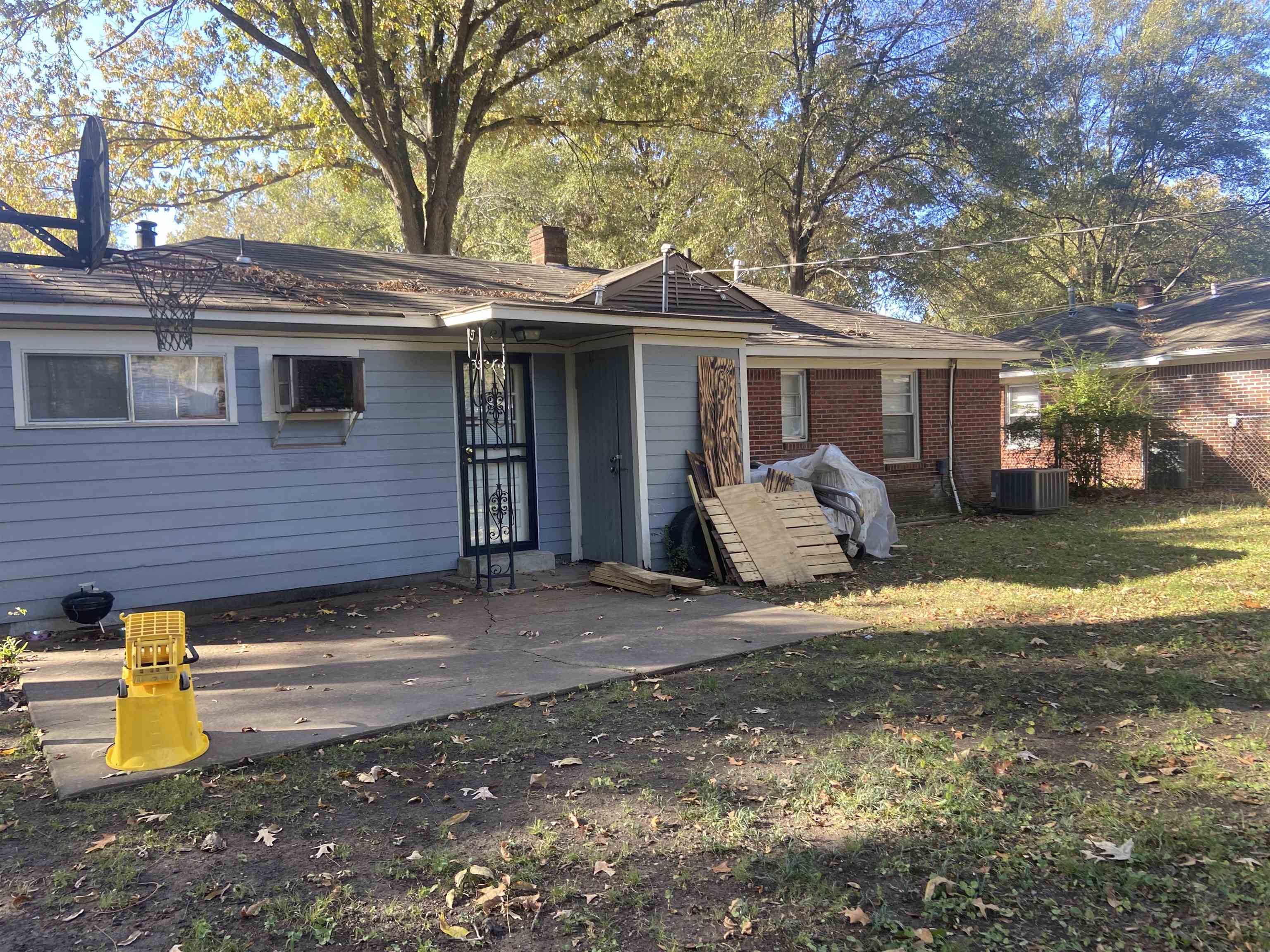 1632 Marcia Road Memphis, TN 38117 - Photo 13 of 13 a view of a house with backyard and a tree