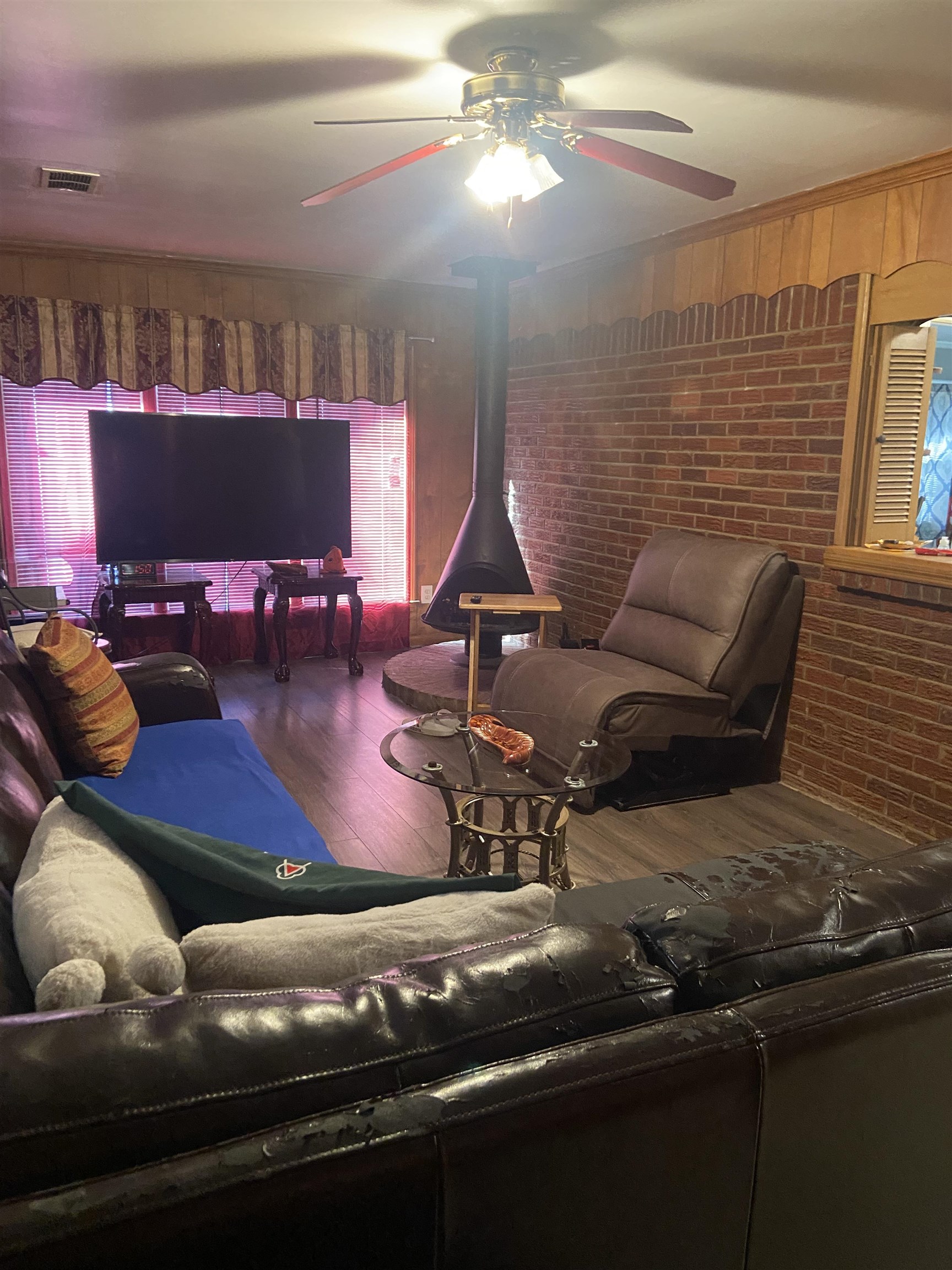 1632 Marcia Road Memphis, TN 38117 - Photo 6 of 13 a room with furniture