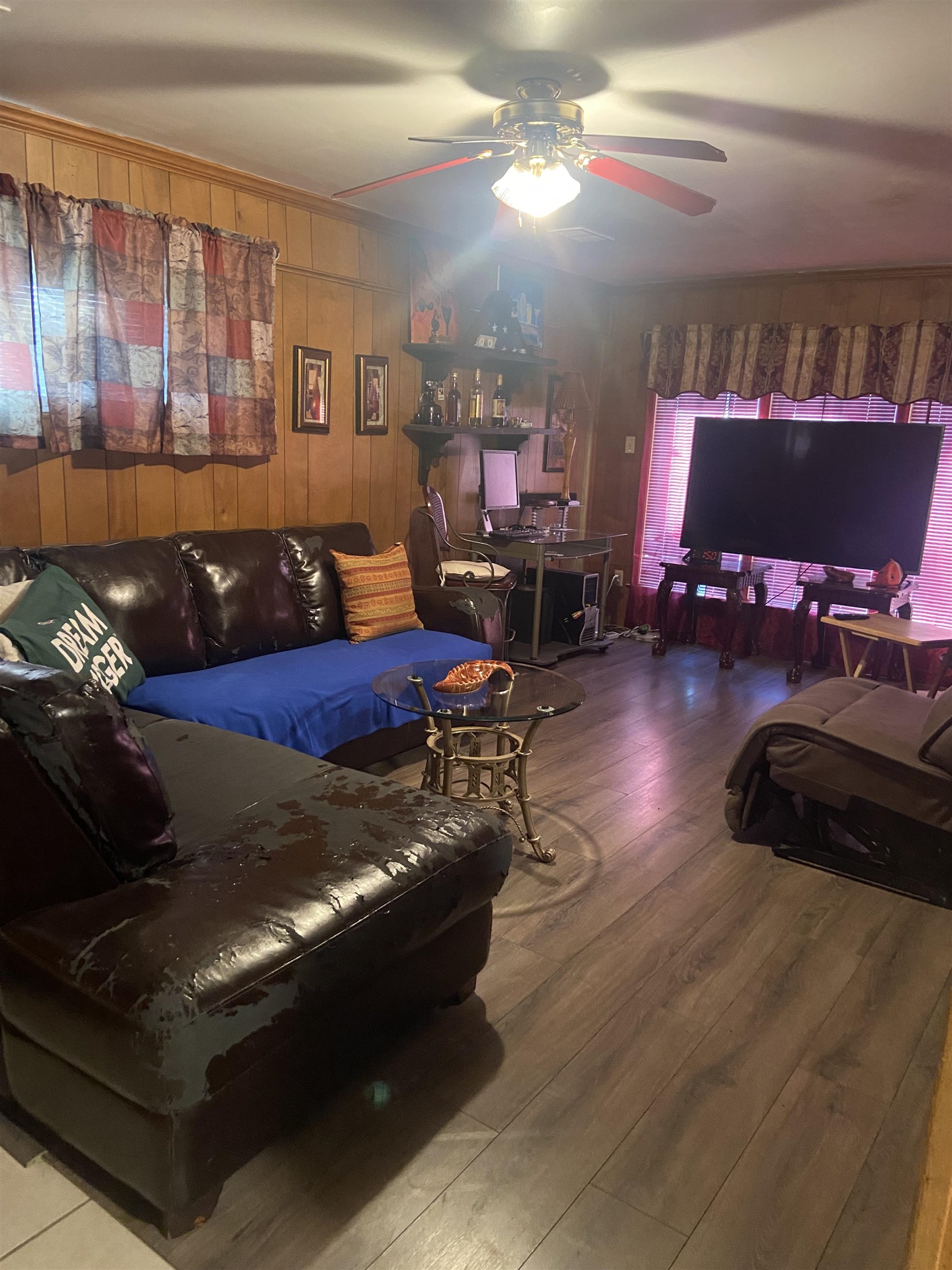 1632 Marcia Road Memphis, TN 38117 - Photo 7 of 13 a living room with furniture