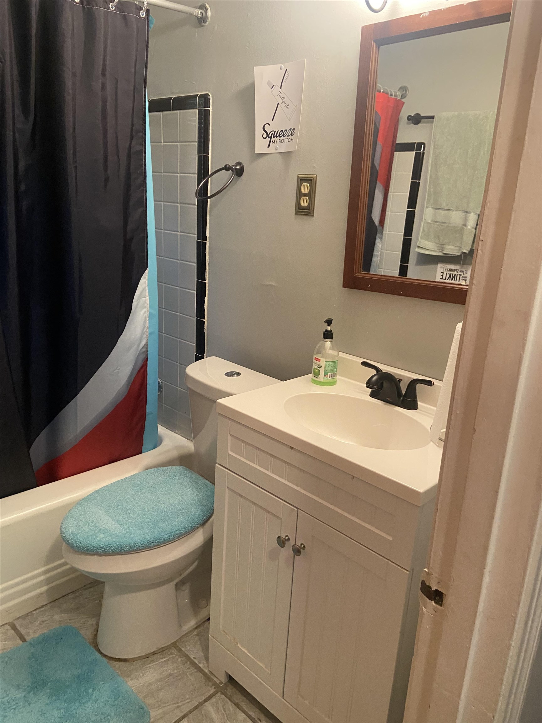 1632 Marcia Road Memphis, TN 38117 - Photo 10 of 13 a bathroom with a toilet and a mirror