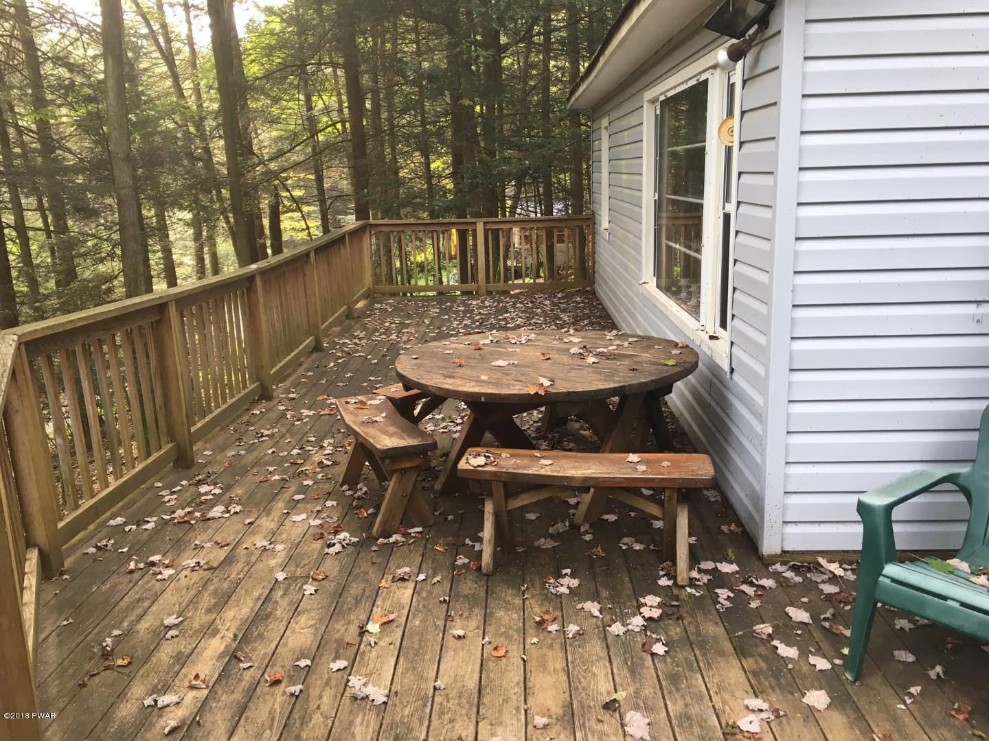 185 Timber Trail Greentown, PA 18426 - Photo 4 of 17 3-Deck