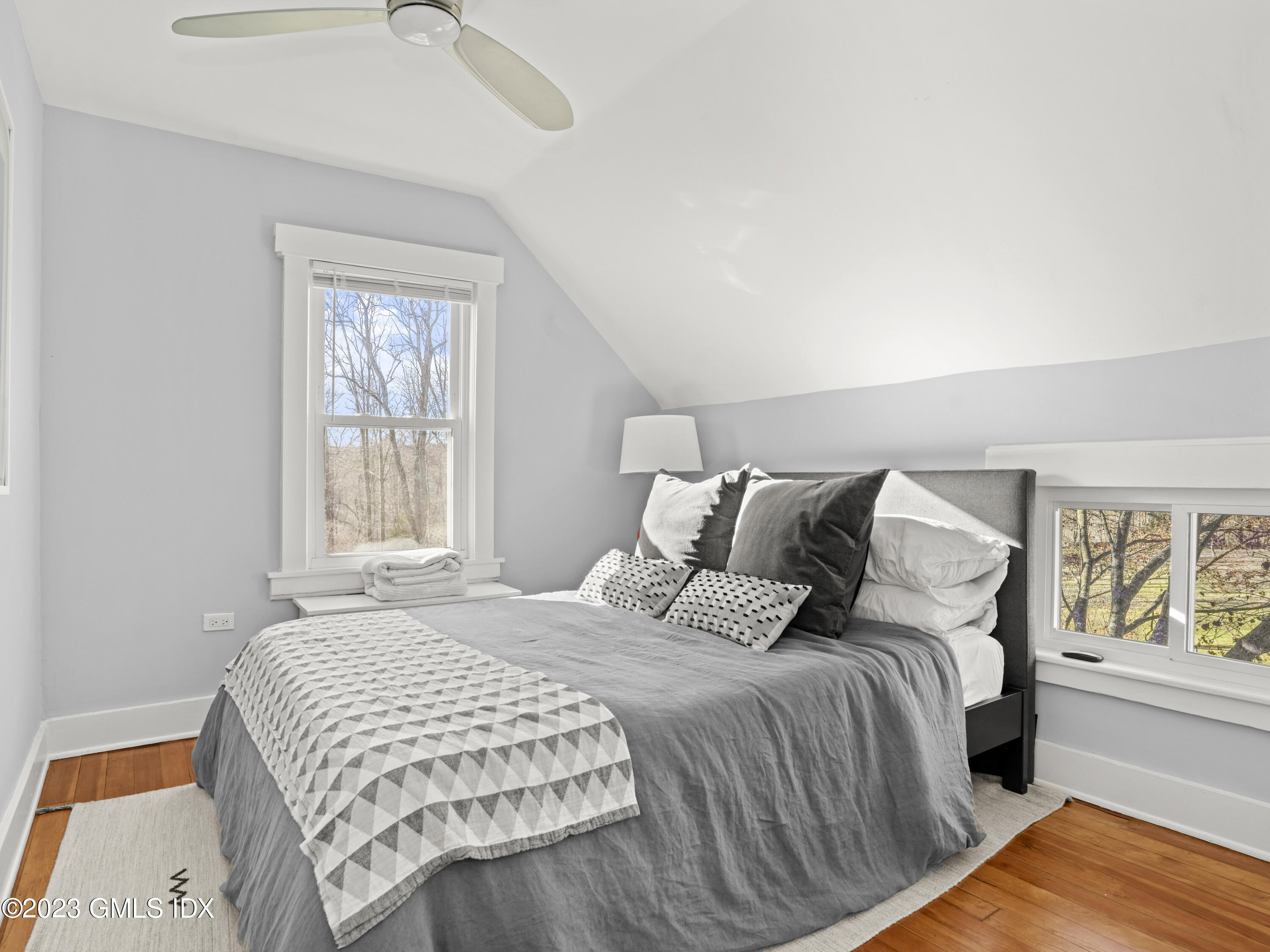 15 Locust Road, Unit COTTAGE Greenwich, CT 06831 - Photo 16 of 25 a bedroom with a large bed and a window