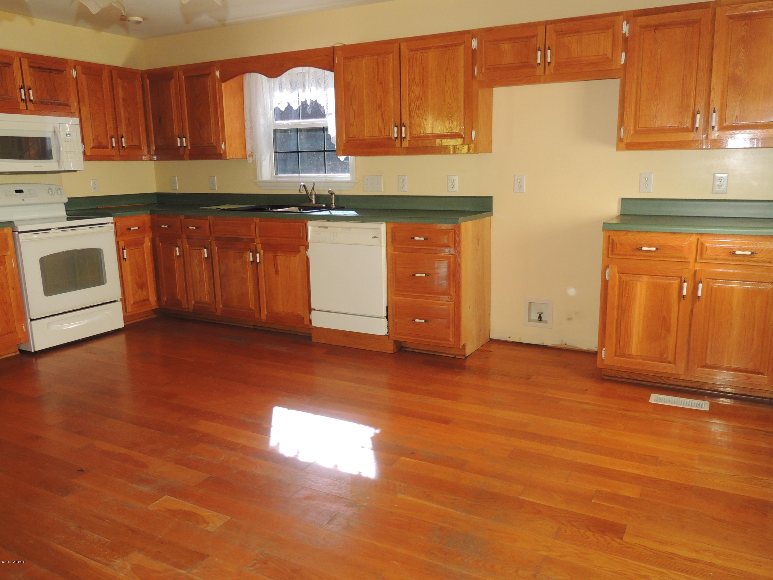 128 Old Hawkins Road Hubert, NC 28539 - Photo 7 of 36 DSCN5268
