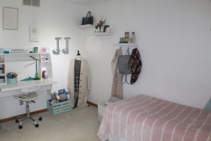 4241 Gloucester Road Roscoe, IL 61073 - Photo 16 of 50 a bedroom with a workspace and a window