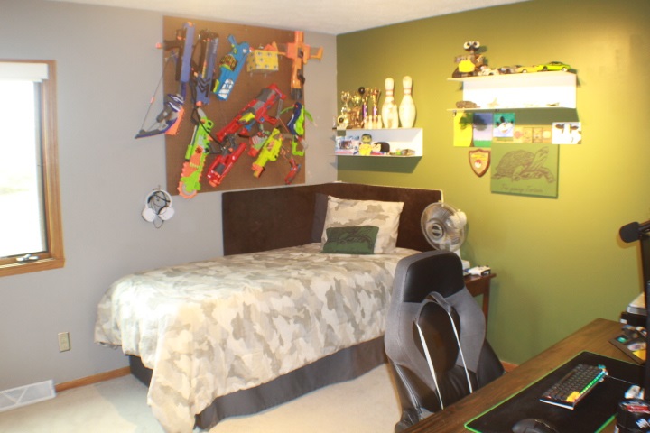4241 Gloucester Road Roscoe, IL 61073 - Photo 17 of 50 a bed sitting in a bedroom next to a window