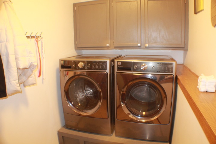 4241 Gloucester Road Roscoe, IL 61073 - Photo 28 of 50 a utility room with dryer and washer