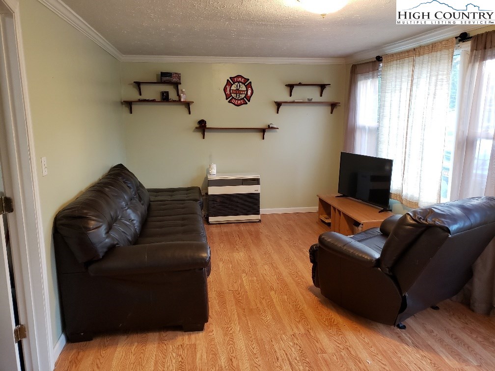 6726 Glade Valley Road Ennice, NC 28623 - Photo 2 of 8