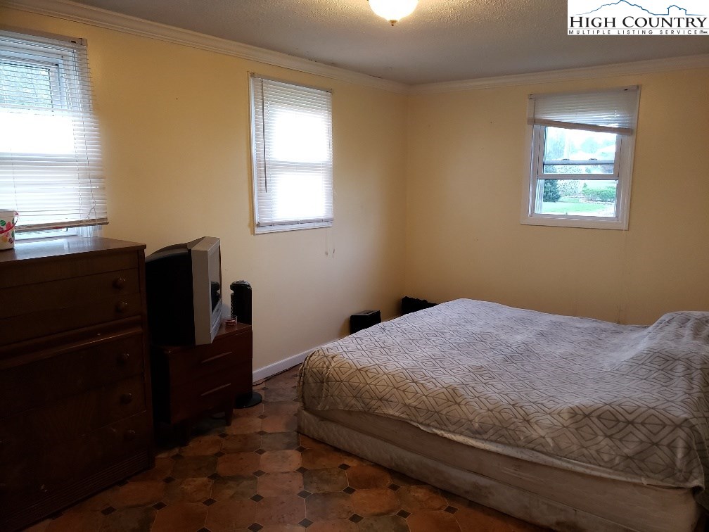 6726 Glade Valley Road Ennice, NC 28623 - Photo 5 of 8