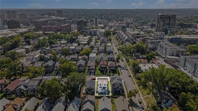 $890,000 | 732 Corbin Terrace, Kansas City, MO 64111