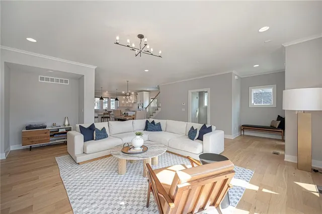 $890,000 | 732 Corbin Terrace, Kansas City, MO 64111