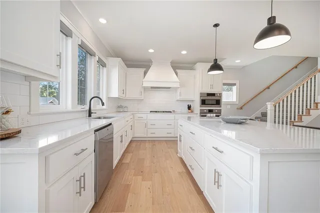 $890,000 | 732 Corbin Terrace, Kansas City, MO 64111