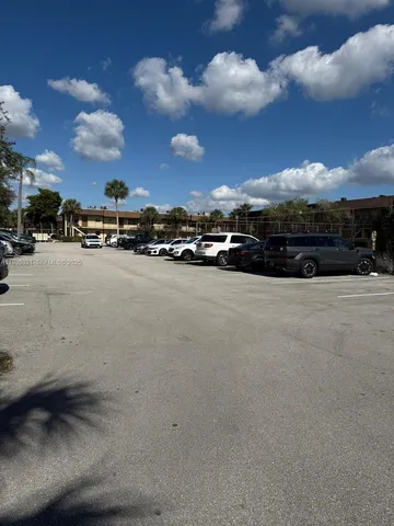 $1,730 | 402 Lakeside Drive, Unit 108, Margate, FL 33063