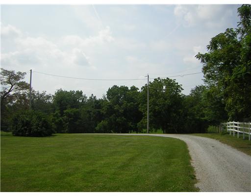 4675 Upper Valley Park Springfield, OH 45502 - Photo 2 of 25