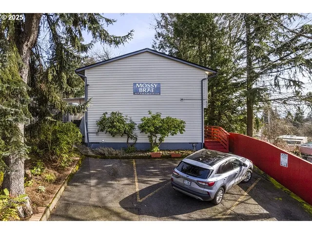 $765,000 | 7820 Southwest 17th Drive, Portland, OR 97219