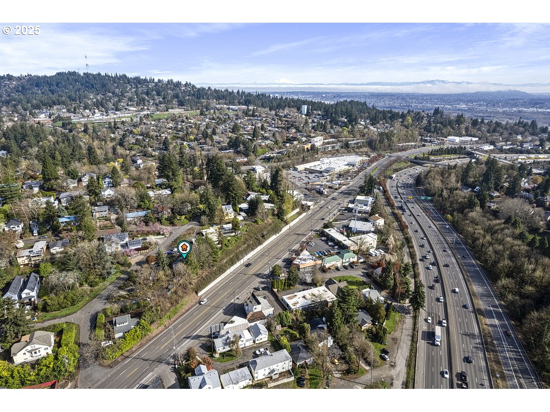 7820 Southwest 17th Drive Portland, OR 97219 - Photo 12 of 38