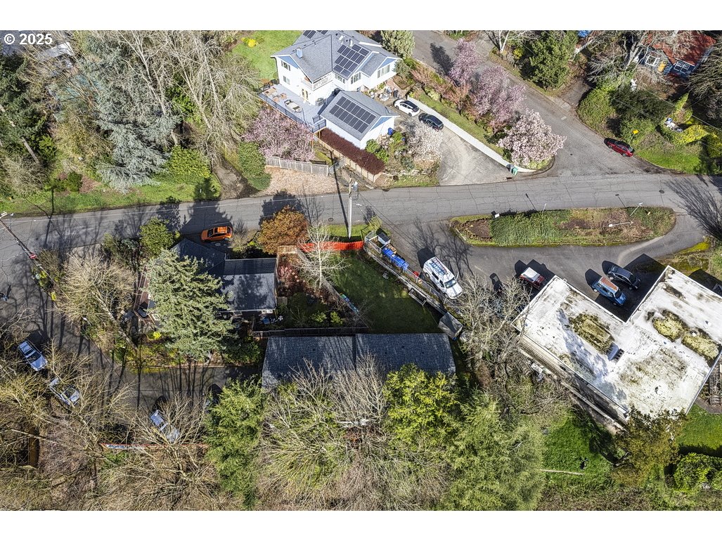 7820 Southwest 17th Drive Portland, OR 97219 - Photo 19 of 38