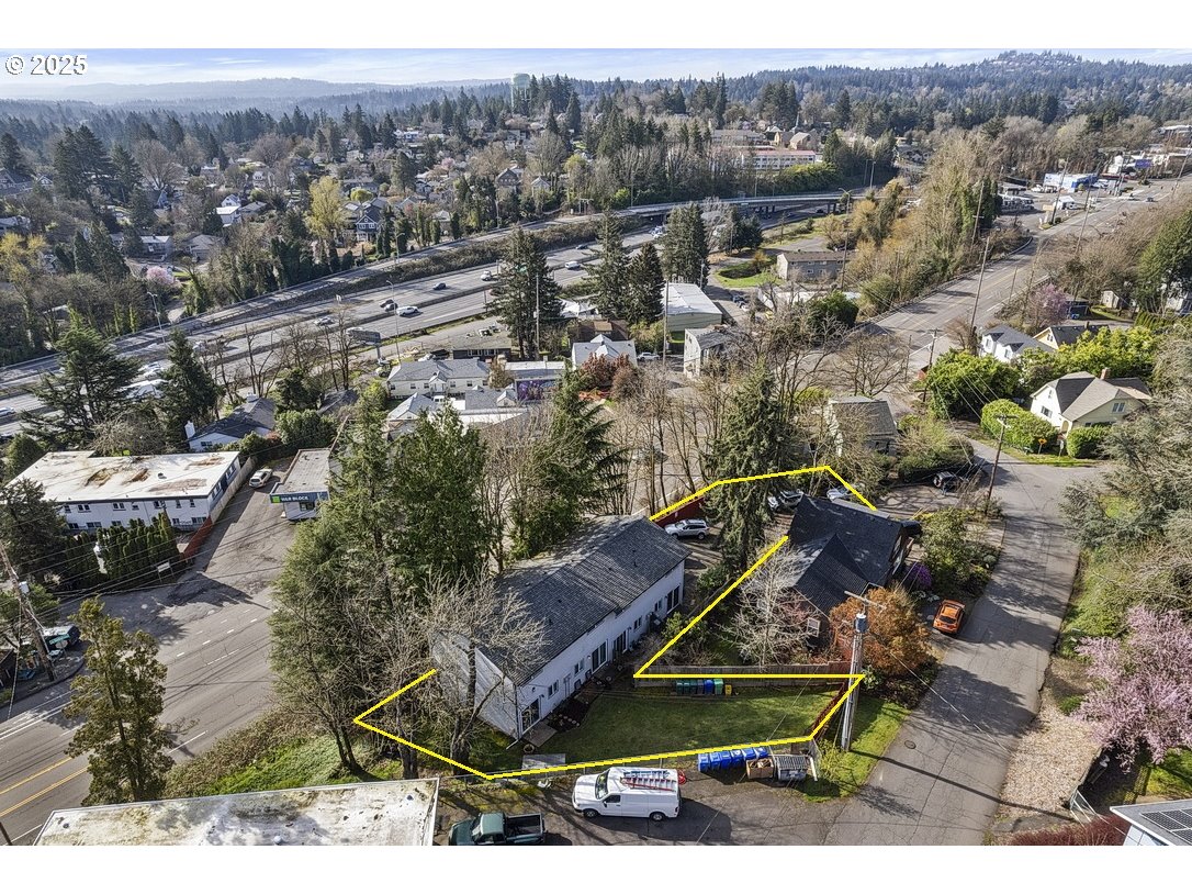 7820 Southwest 17th Drive Portland, OR 97219 - Photo 2 of 38