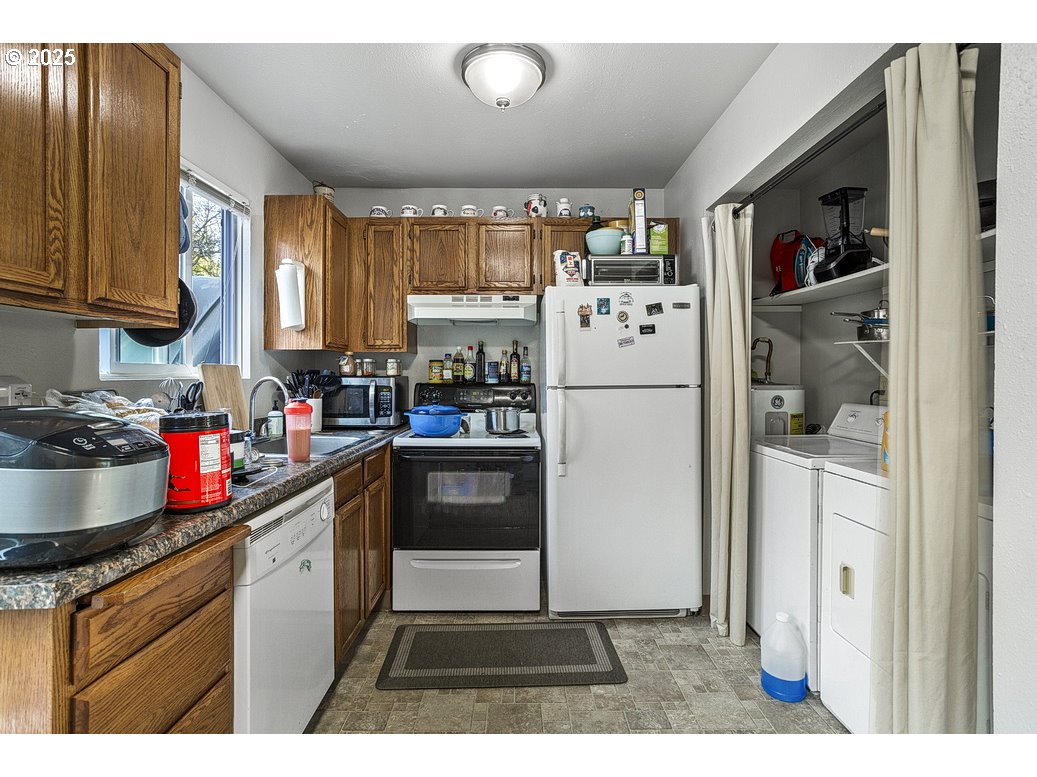 7820 Southwest 17th Drive Portland, OR 97219 - Photo 28 of 38