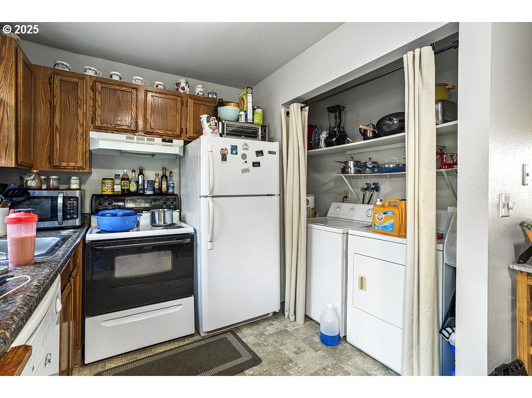 7820 Southwest 17th Drive Portland, OR 97219 - Photo 29 of 38