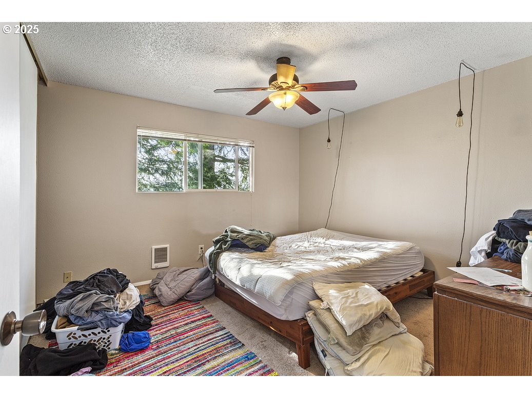 7820 Southwest 17th Drive Portland, OR 97219 - Photo 31 of 38