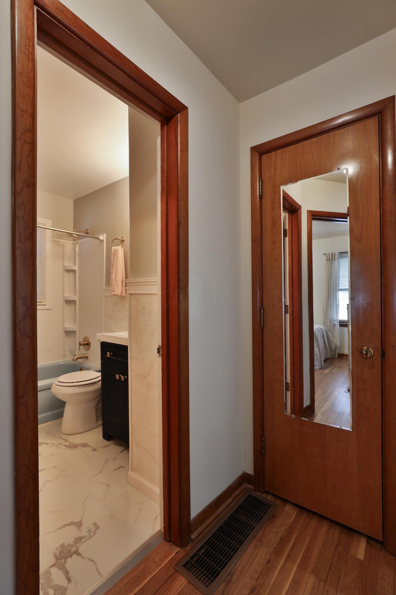 645 Morse Road Columbus, OH 43214 - Photo 19 of 41 Full Bath