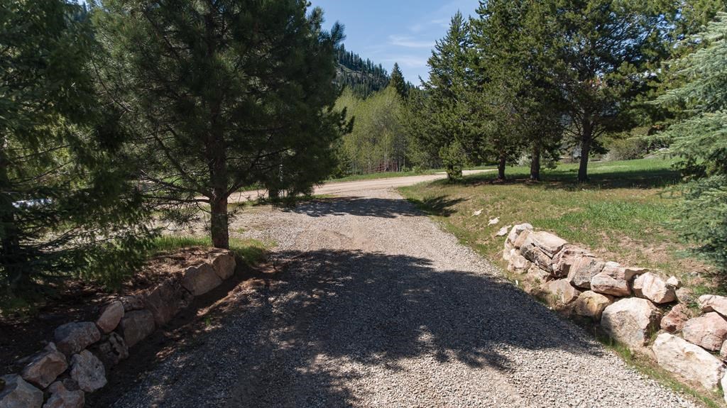 9606 Packer John Road Smiths Ferry, ID 83611 - Photo 7 of 41 Driveway