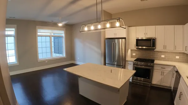 $3,650 | 2050 North Clark Street, Unit 505, Chicago, IL 60614