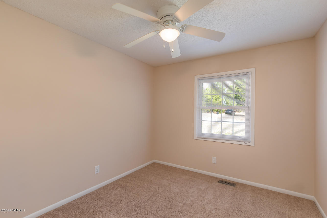 302 Sheffield Road Jacksonville, NC 28546 - Photo 15 of 32 RE-15