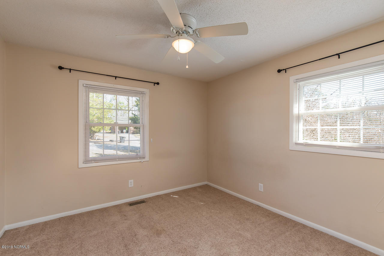 302 Sheffield Road Jacksonville, NC 28546 - Photo 17 of 32 RE-17