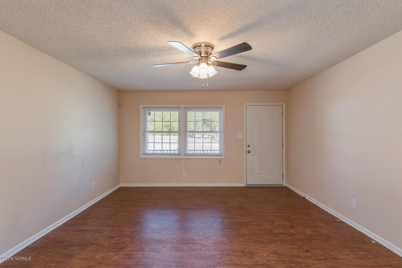 302 Sheffield Road Jacksonville, NC 28546 - Photo 5 of 32 RE-5