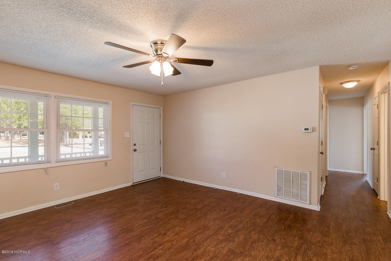 302 Sheffield Road Jacksonville, NC 28546 - Photo 6 of 32 RE-6
